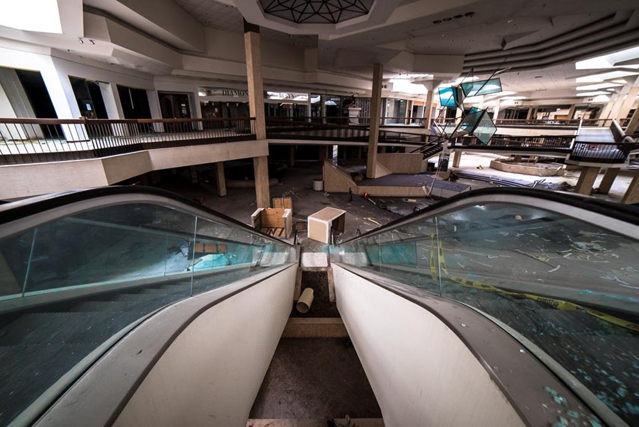 12 Eerie Photos of the Randall Park Mall