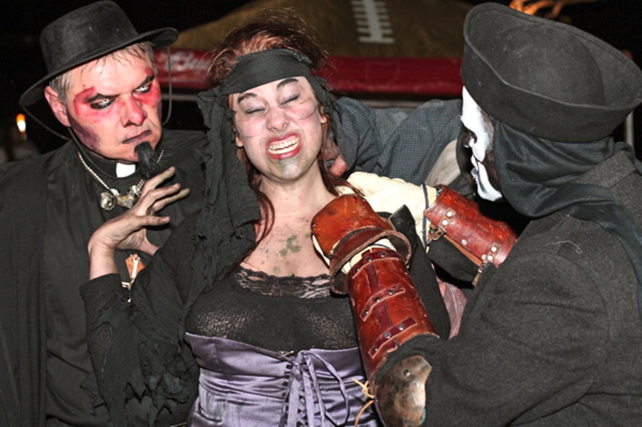 33 Ghostly Photos from Bloodview Haunted House