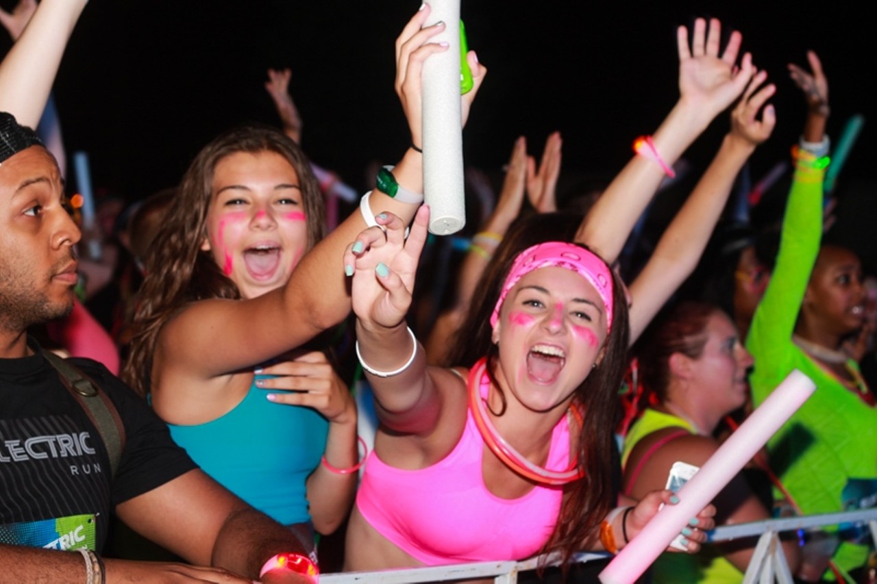 36 Crazy, Colorful Photos from Cleveland's Electric Run