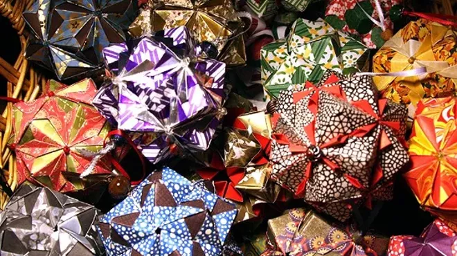 Image: Folding Paper-Kusudama