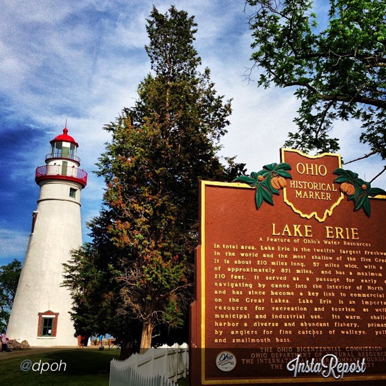 Looking for a cozy fall weekend getaway? The village of Marblehead offers a quiet, small town vibe with plenty of activities! Check out the lighthouse and LaFarge Quarry for unique views of fall foliage.
