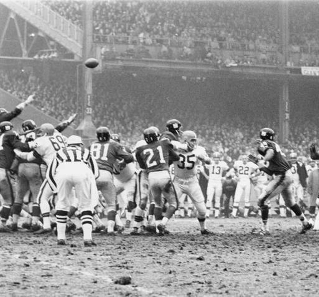 New York Giants try to block a 39-yard field goal by Cleveland's Lou Groza during the first period on Dec. 12, 1964. Browns led at halftime in the crucial game 24-7.