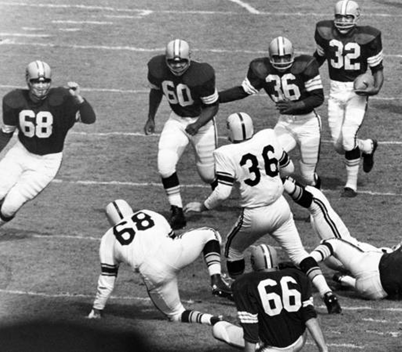 The 1960 Browns offensive line comes at the Steelers.