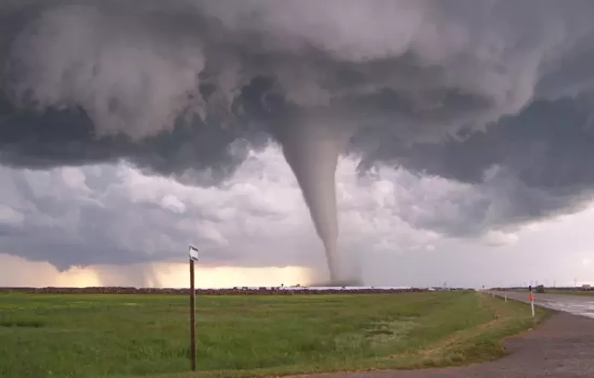 tornado.webp