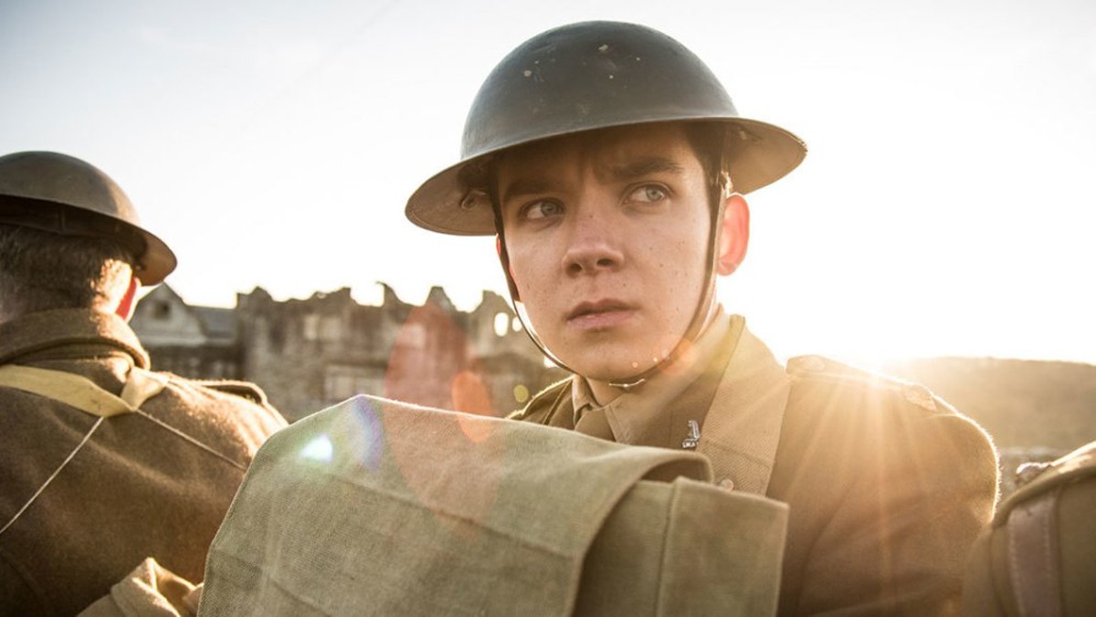 The Claustrophobic Tension of WWI's Trench Warefare Pierces in 'Journey's End'