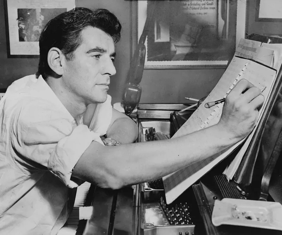 800px-leonard_bernstein_nywts_1955.webp
