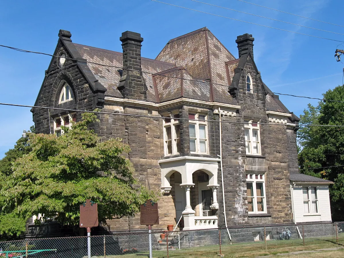 massillon_cemetery_building_massillon_oh_wiki.webp