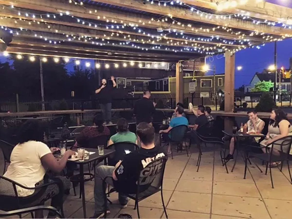 9fd436bf_comedy_unhinged_free_laughs_cleveland_ohio_bounce_patio.webp