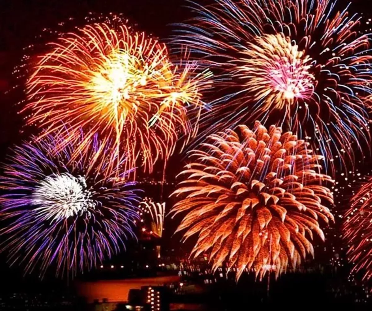 be323902_fireworks.webp