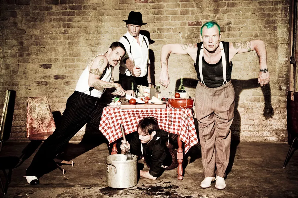 red_hot_chili_peppers_2012-07-02_001.webp