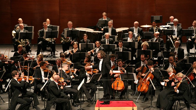 Welser-Möst directing the orchestra in 2008.
