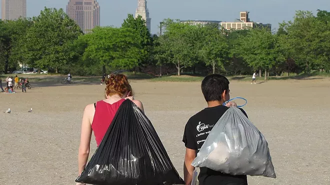 Image: Splash Fund Adopt-A-Beach Cleanup with Drink Local. Drink Tap.