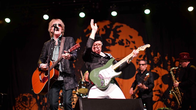 Mott the Hoople Capably Revisits Its Musical Heyday at Sold-Out Show at the Cleveland Masonic