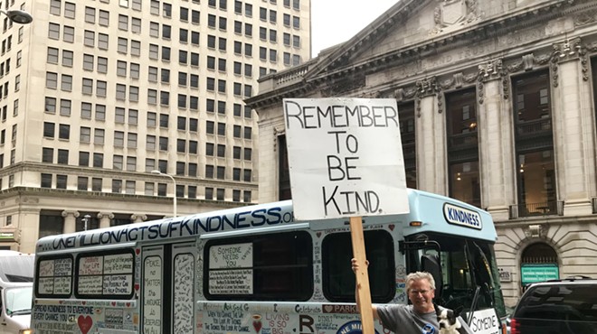 One Clevelander Spreads Kindness Across the Country, With the Help of a Bus, a Dog and a Bunch of Signs (7)