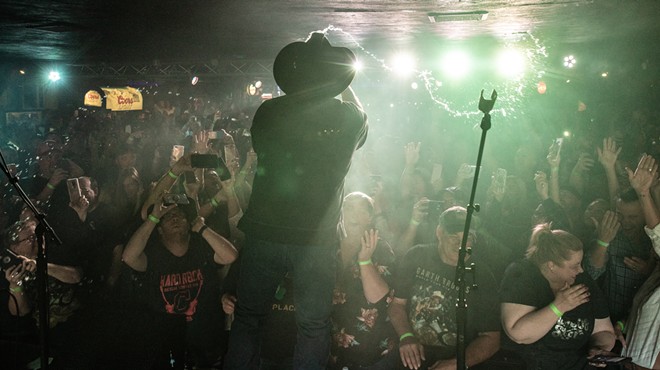 Garth Brooks Delivers a Fun, Free-Wheeling Set at the Dusty Armadillo in Rootstown