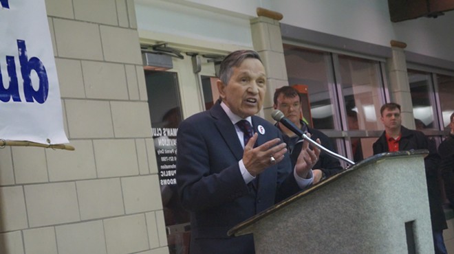Dennis Kucinich electrifies the crowd at the Lakewood Women's Pavilion (3/29/2018).
