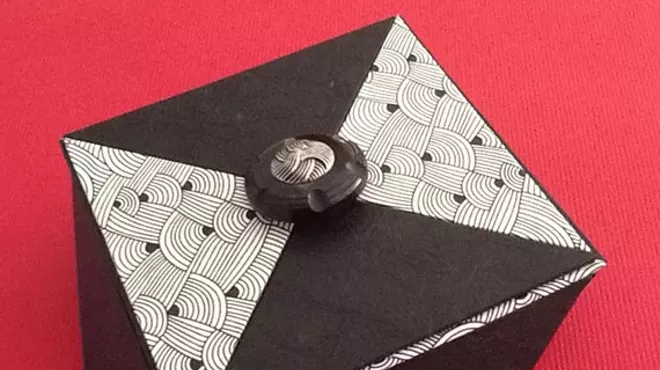 Image: BOX with a TWIST