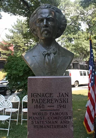 Image: Earth Day Volunteer Clean-up at the Cultural Gardens