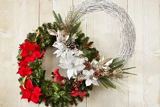 Image: MICHAELS&rsquo; MAKE IT MERRY WREATH EVENT
