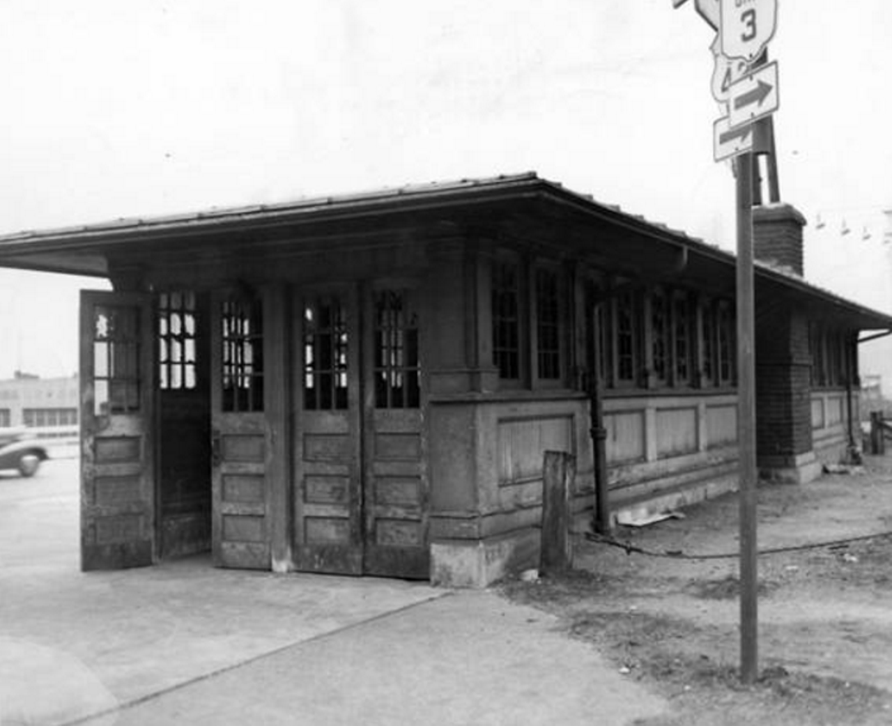 A subway entrance which sat at the southeast corner of West 25th and Detroit in 1946.