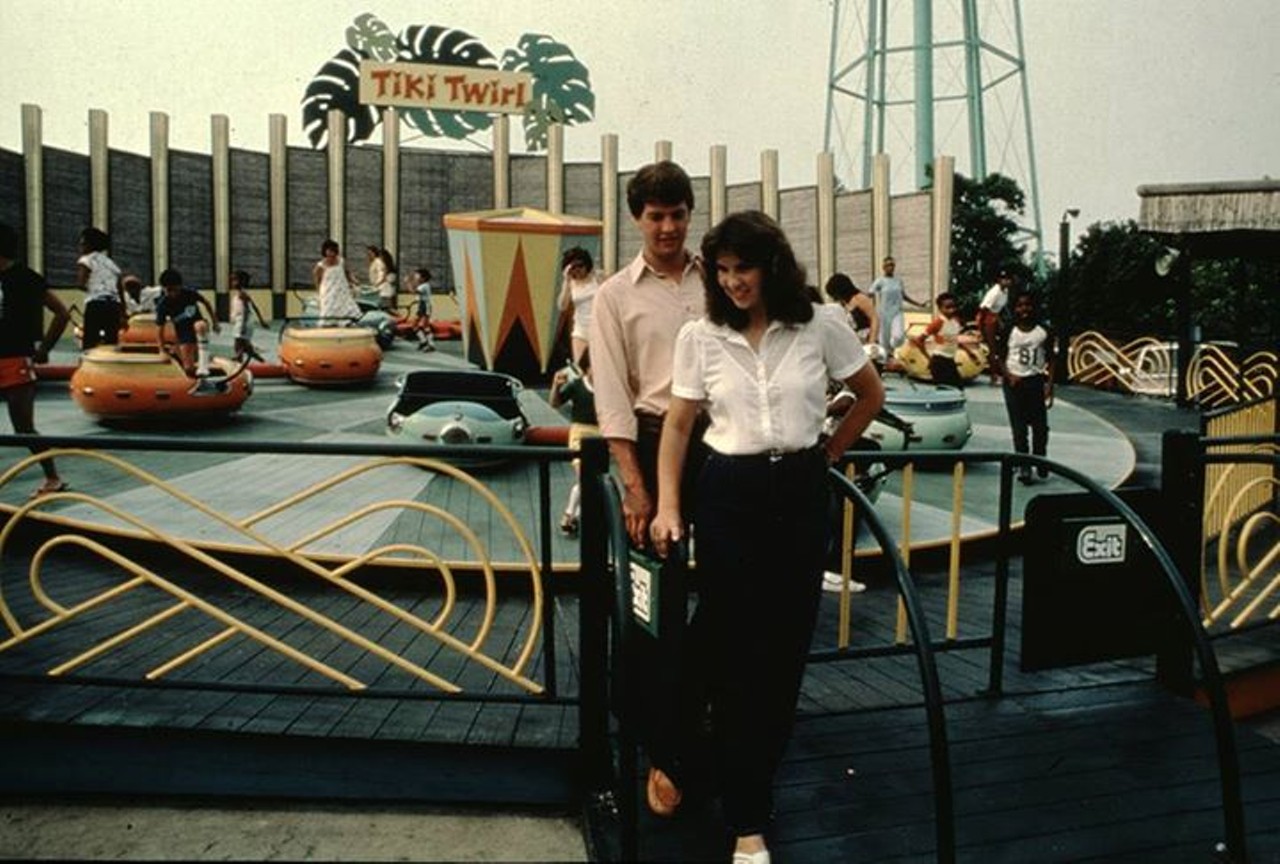A couple disembarks the Tiki Twirl (Photo via Cedar Point, Facebook)