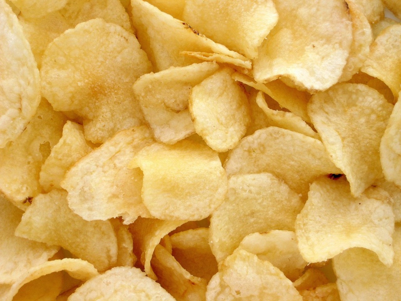 
9. Potato chips were first mass-produced right here in Cleveland... and we've been eating more than just one ever since. 
(Photo via Wikimedia)