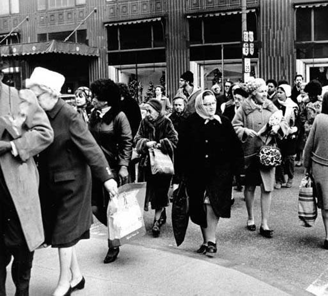 Christmas shoppers on Ontario Street, 1971.