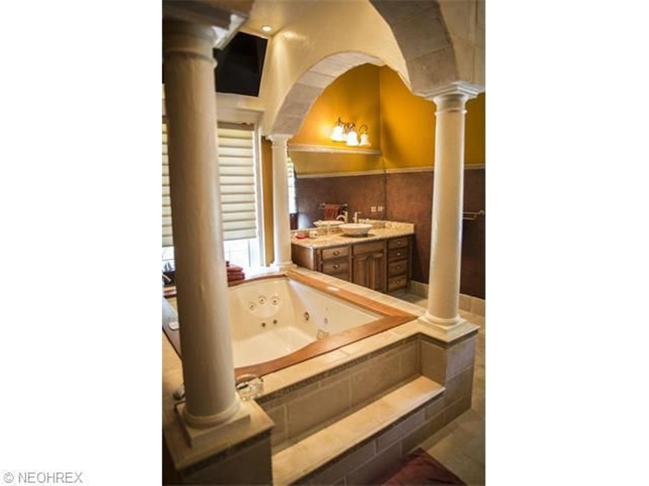 These columns in the master bath are kind of weird, but the Jacuzzi pool looks nice.