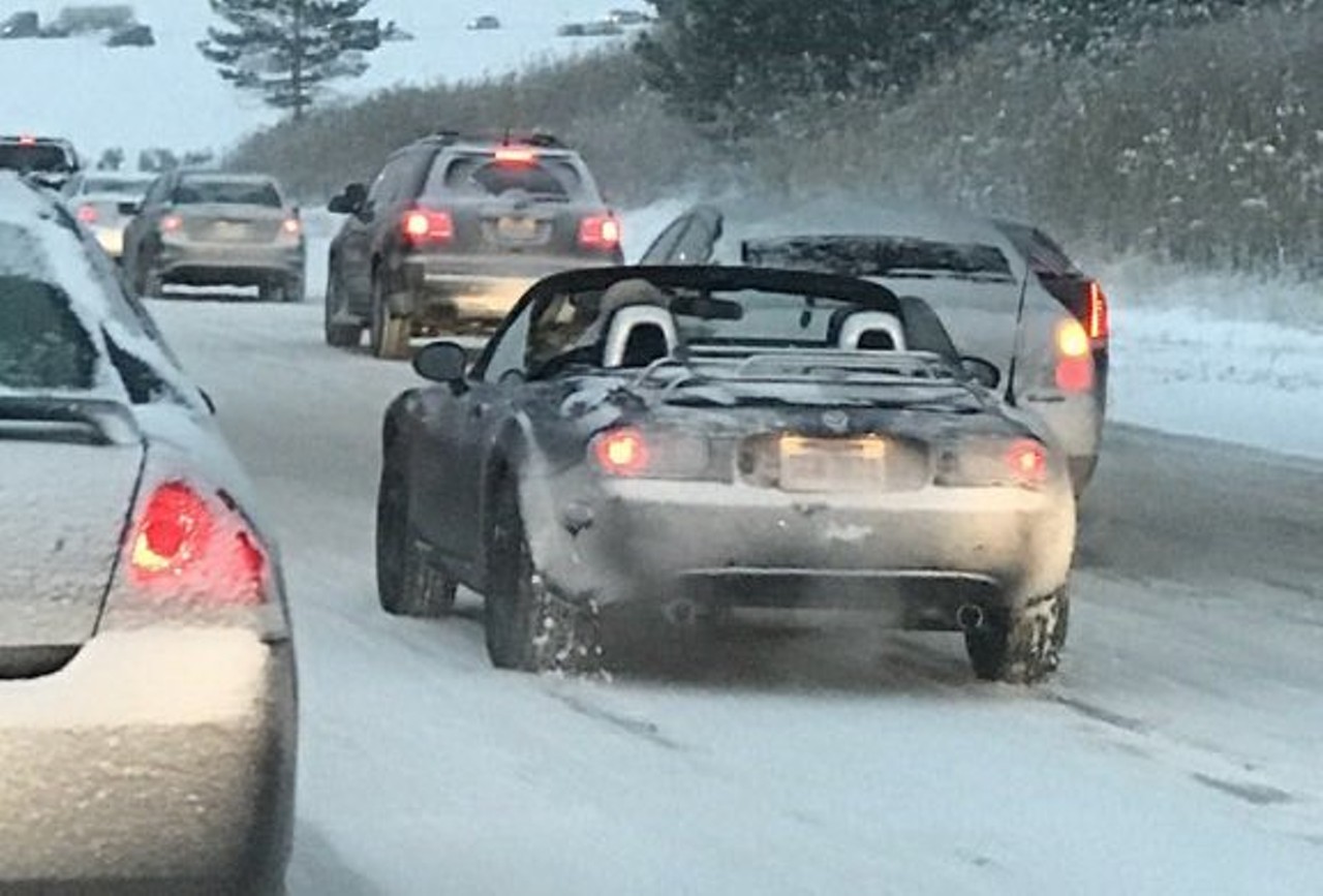 #OnlyinCleveland do people think it&#146;s OK to drive with the top down &#133; while it&#146;s snowing
Photo via BurdickFlags/Twitter
