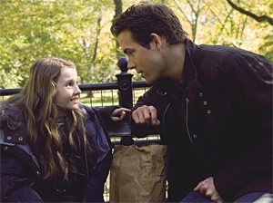 Abigail Breslin and Ryan Reynolds in a father-daughter bonding moment.