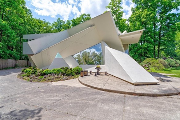 You're Going to Have Feelings About This $1-Million Ultra-Contemporary Oberlin Home That Just Hit the Market