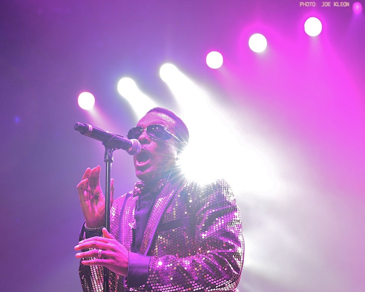 Charlie Wilson and Kem Performing at the Wolstein Center