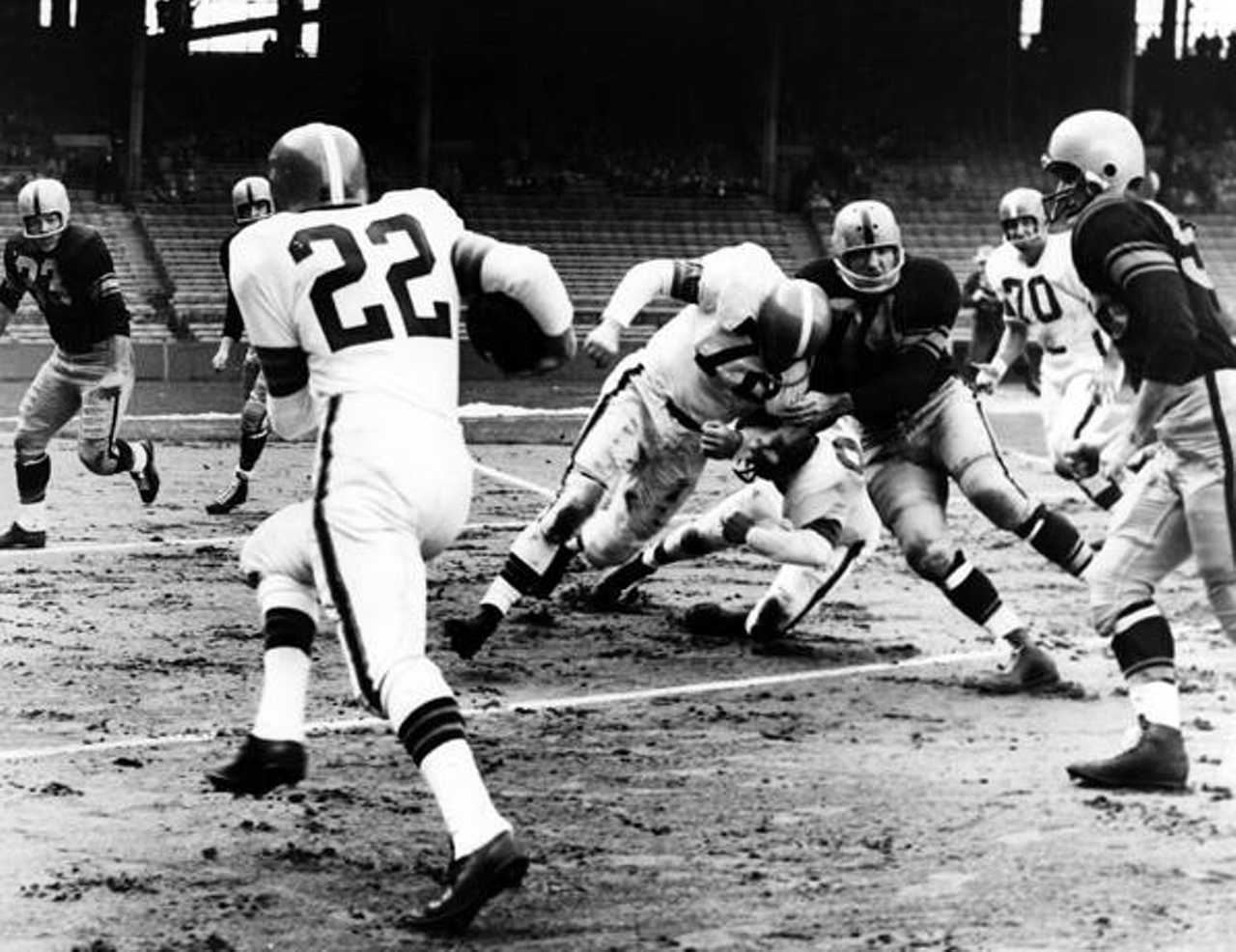 1960 Photo-Cleveland Browns Jim Brown Scores TD vs Pittsburgh Steelers