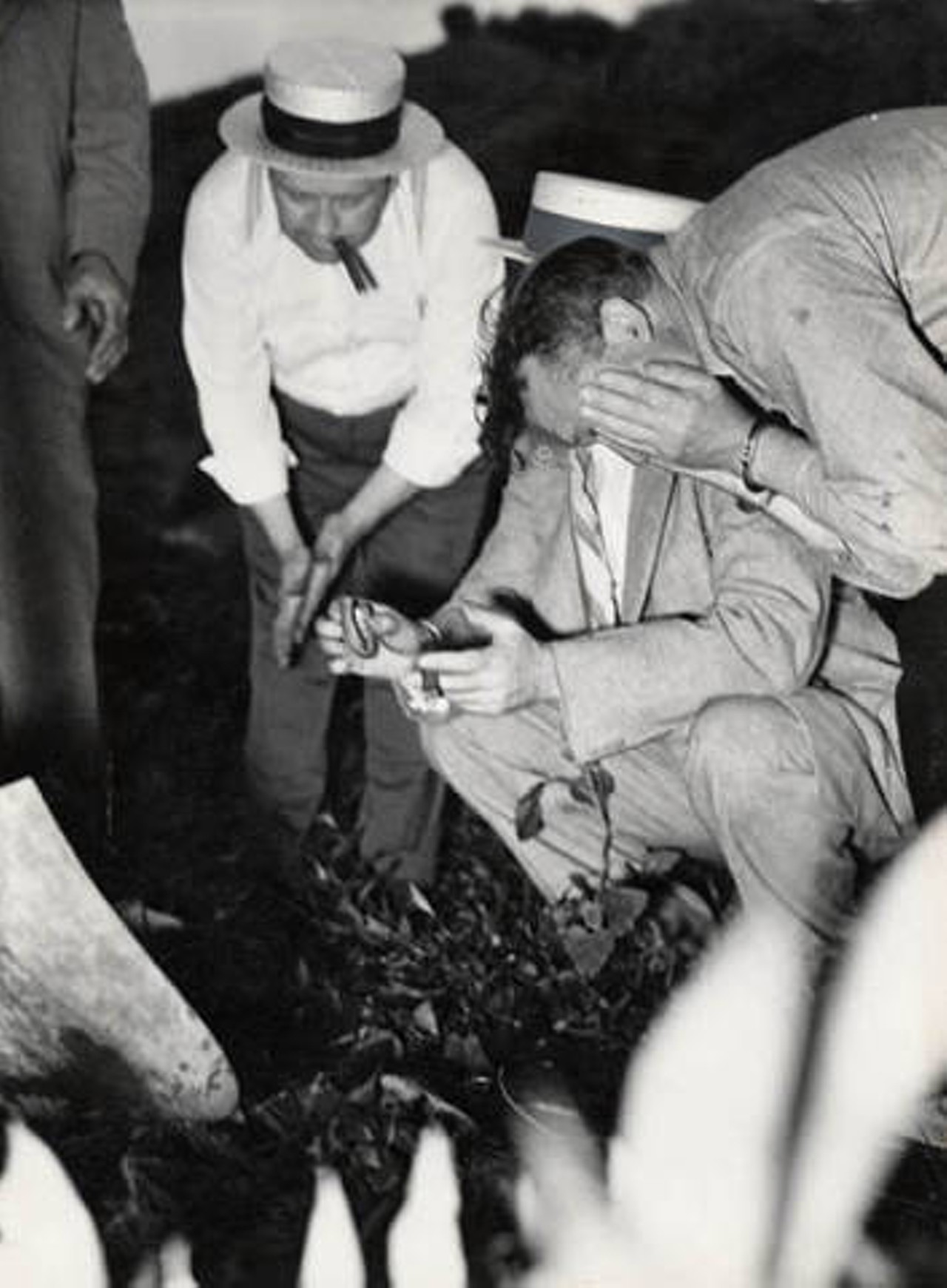 Examining evidence with torso murders suspect Frank Dolezal, 1939
