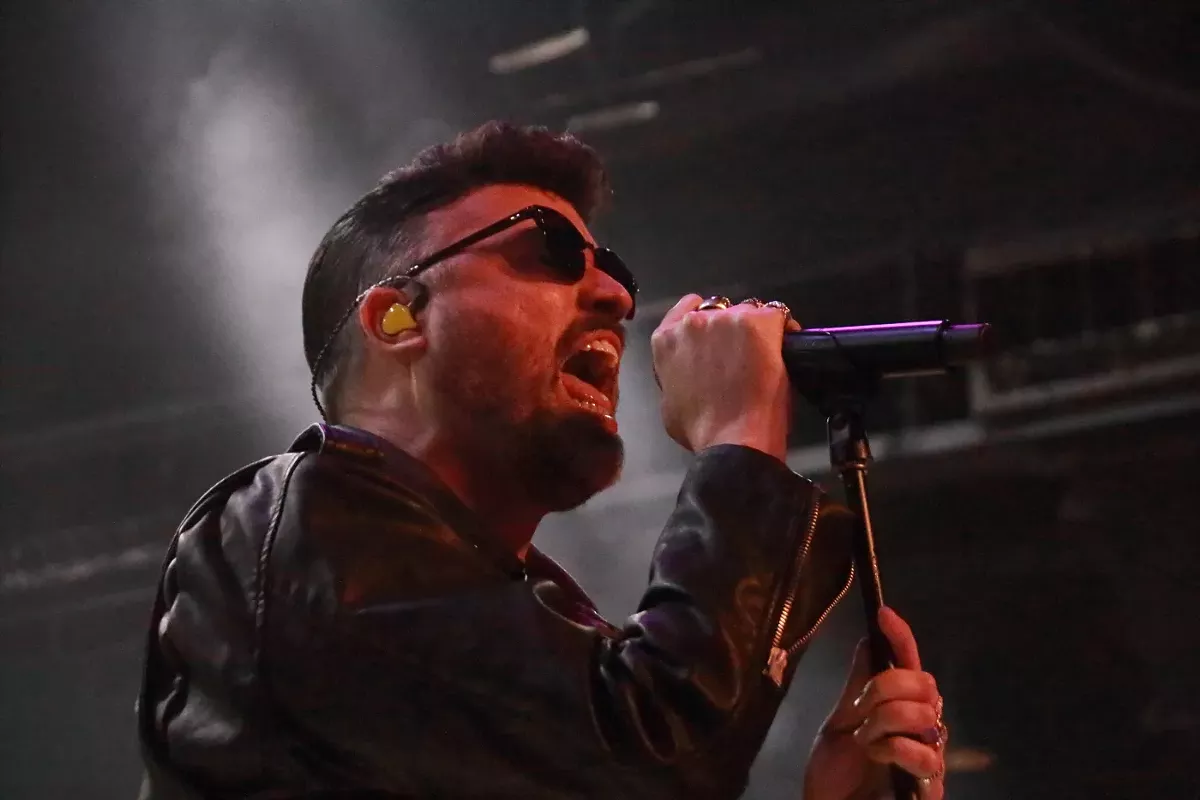 it started with a whisper neon trees