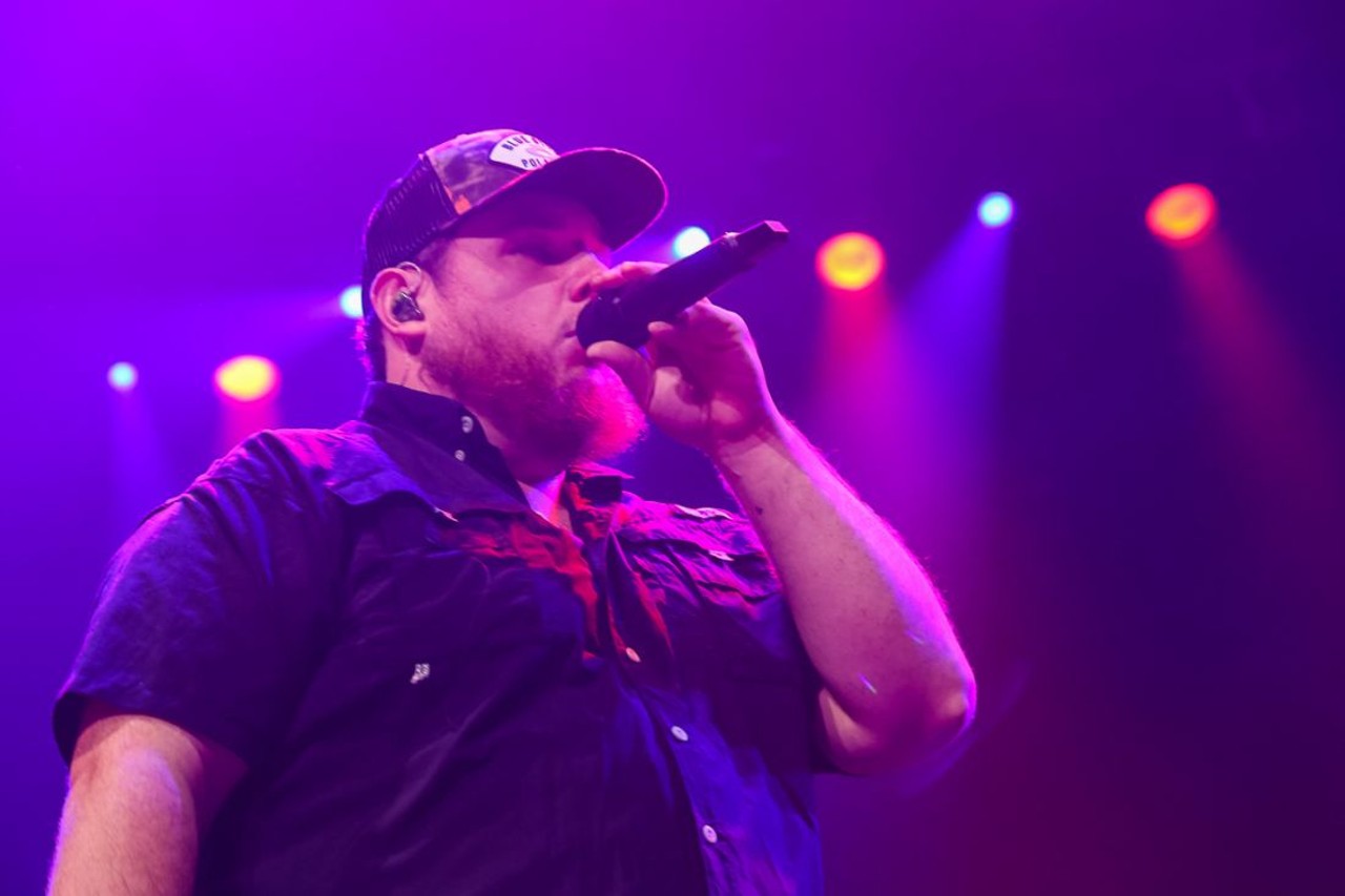 Photos of Luke Combs at Rocket Mortgage Fieldhouse