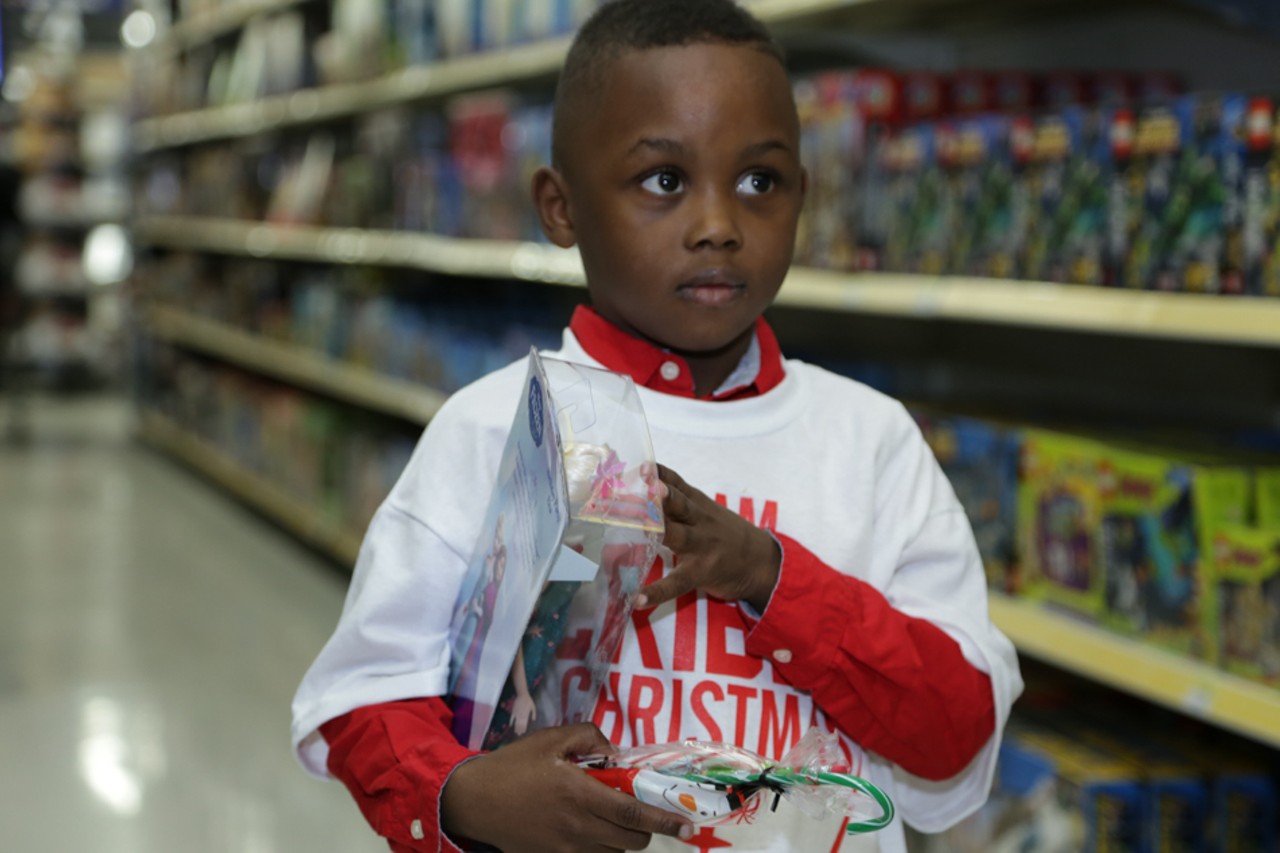 PHOTOS: Team Cribbs Christmas at Strongsville Walmart
