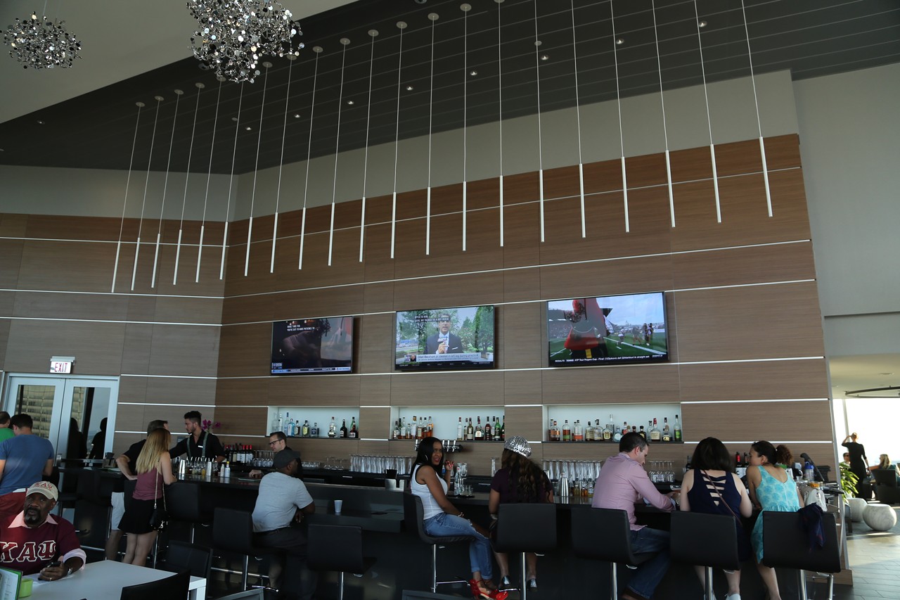 Photos: The Magnificent Views and Interior at Bar 32 in the New Downtown Hilton