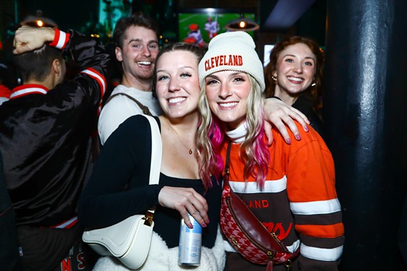 Browns Fans Pack Warehouse District Bars Before Yesterday's Brown's Playoff Game