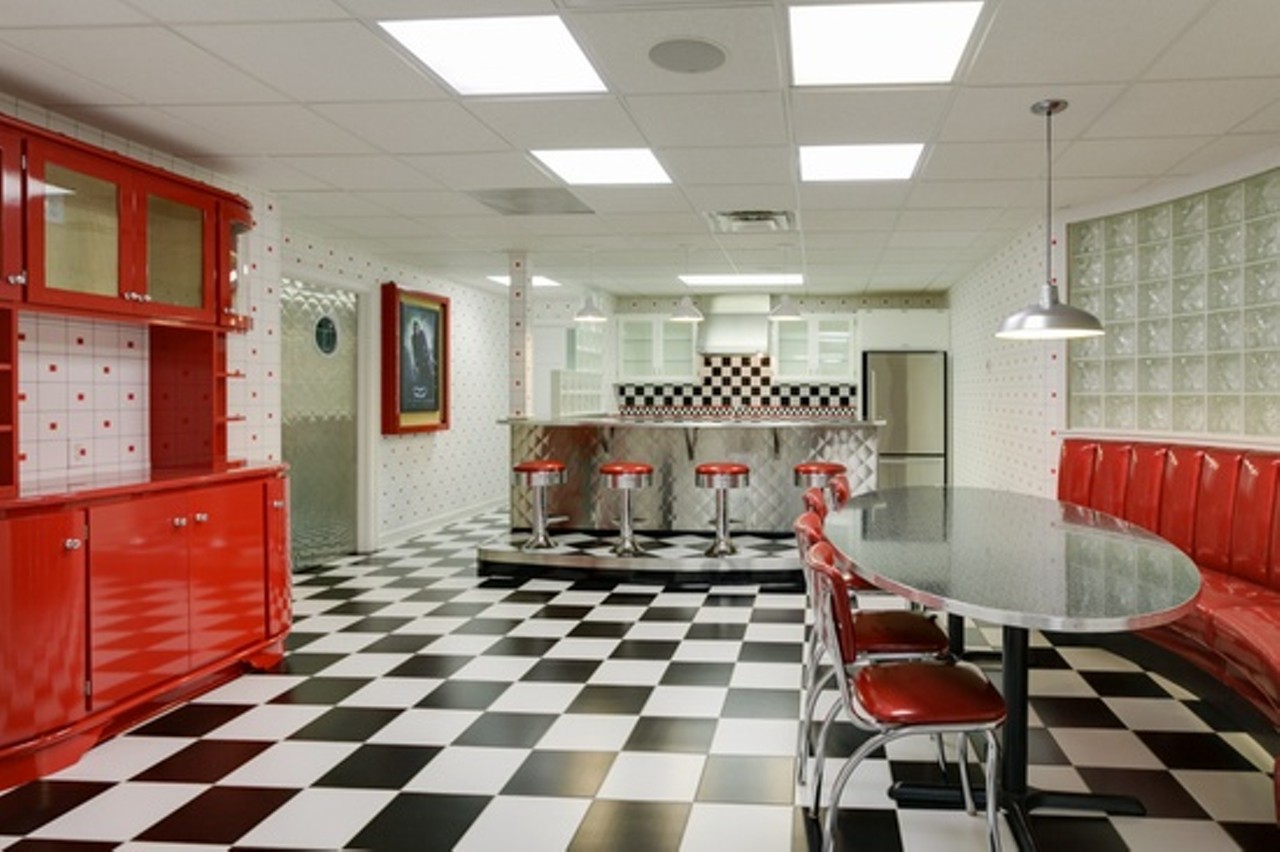 PHOTOS: This Ohio Mansion Has a 1950s-Style Diner in Its Basement