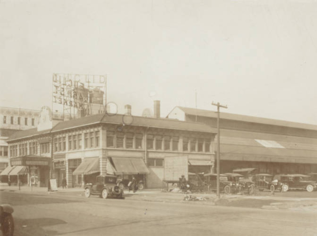 Euclid Avenue and 46th Street Market, 1915.
