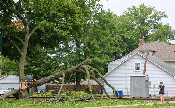 With Tens of Thousands Across Cleveland Still Without Power, Residents Scramble for Food, Places to Stay, Medical Help (2)