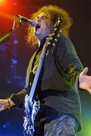 The Cure's Robert Smith puts on his happy face at the Wolstein Center. - Wanda Santos-Bray