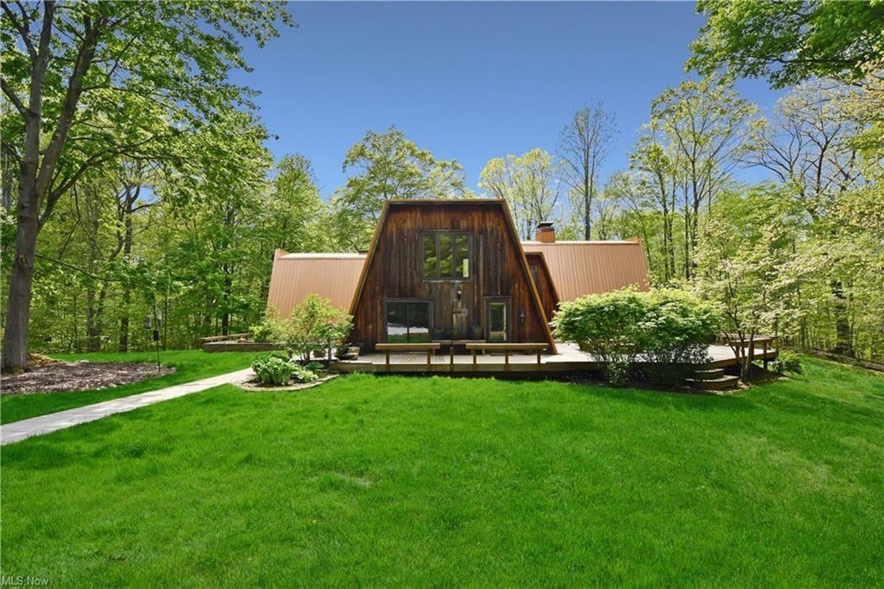 This 'Mountain Modern' House&nbsp;In Chagrin Falls Just Hit the Market For $549,000