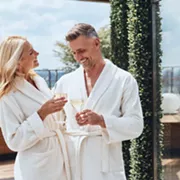 11 Best Age Gap Dating Sites to Find Younger & Older Singles