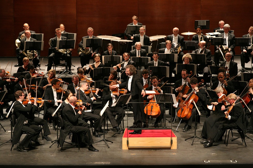 Welser-Möst directing the orchestra in 2008. - PHOTO BY LELLI E MASOTTI - FLICKRCC