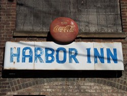 Harbor Inn - Scene Archives Photo
