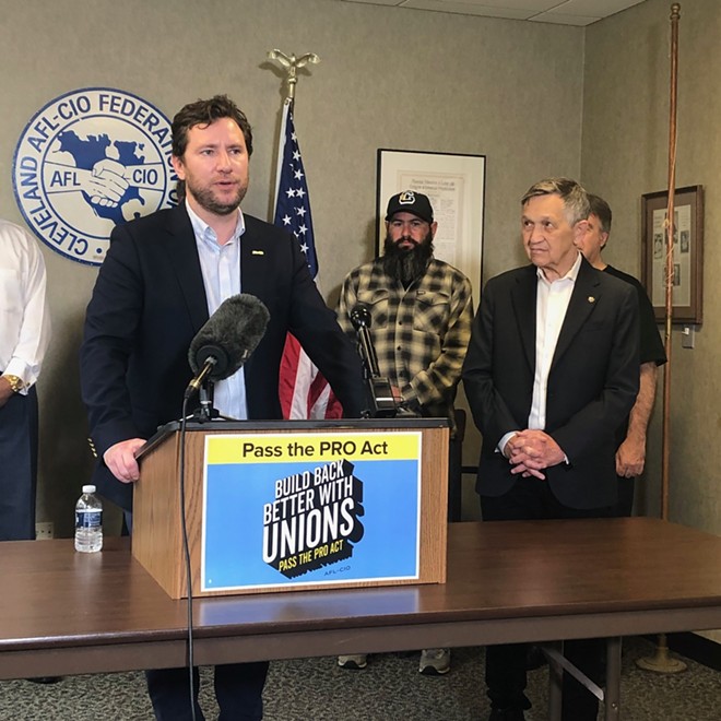 Dan O'Malley, Executive Secretary of the North Shore AFL-CIO, announces the endorsement of Dennis Kucinich, (7/16/21). - Sam Allard / Scene