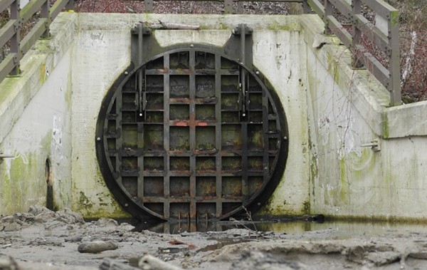 Combined sewer overflow gate at Edgewater. - NEORSD File Photo