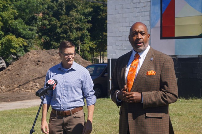Blaine Griffin (R), announced his endorsement of Kevin Kelley outside the DREAM mural at E. 110th and Woodland, (9/16/21). - SAM ALLARD / SCENE